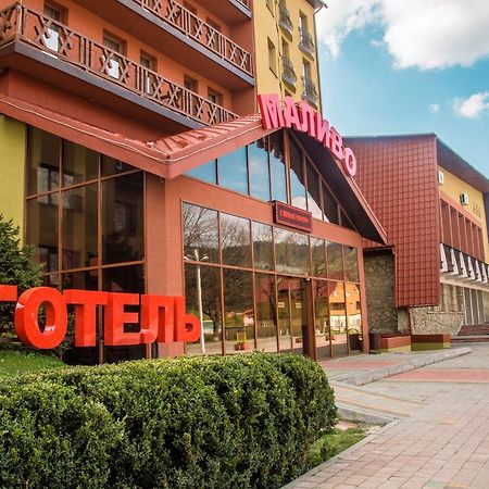 Malyvo Hotel Dilyatyn Εξωτερικό φωτογραφία