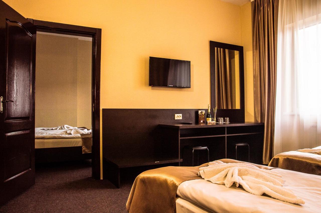 Malyvo Hotel Dilyatyn Εξωτερικό φωτογραφία