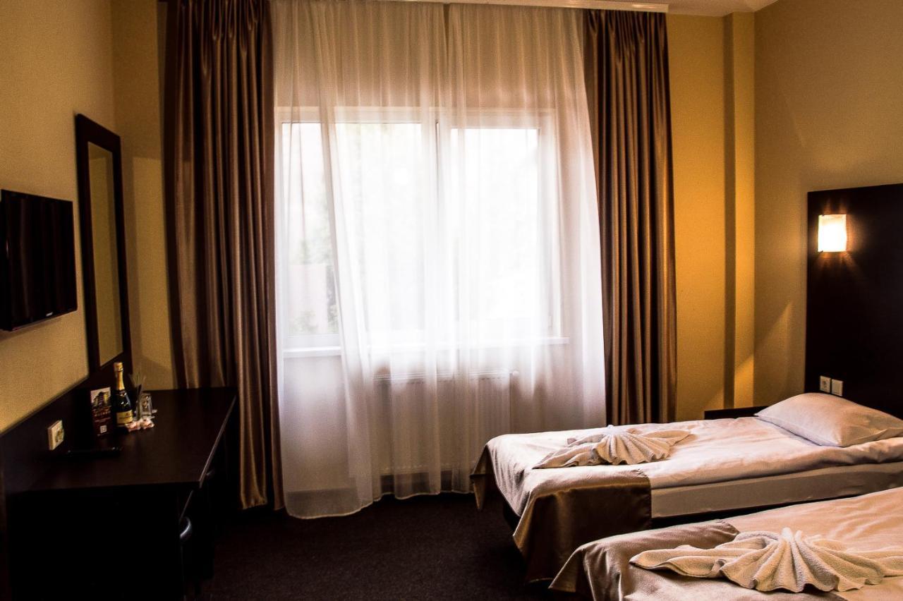 Malyvo Hotel Dilyatyn Εξωτερικό φωτογραφία