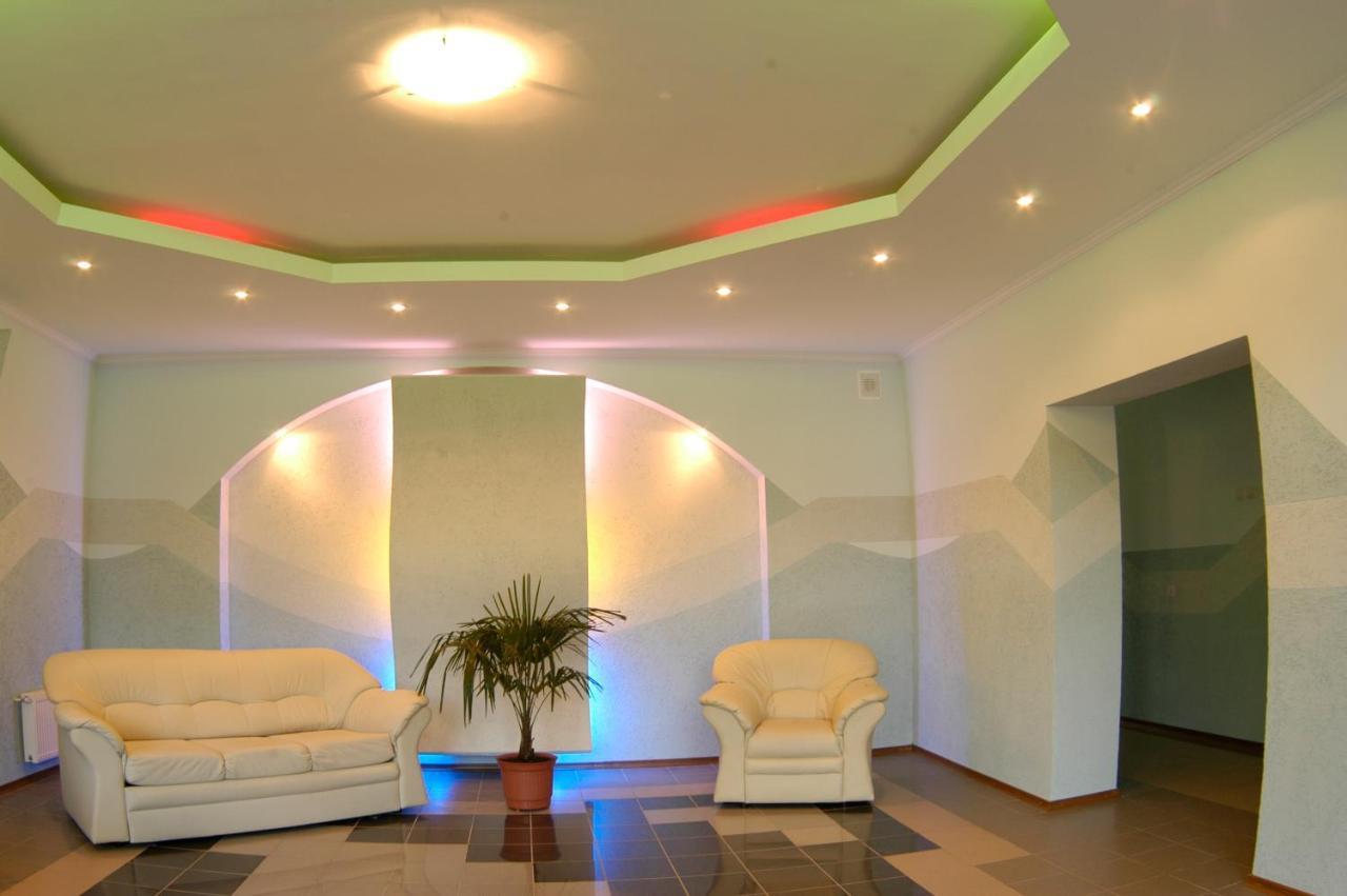 Malyvo Hotel Dilyatyn Δωμάτιο φωτογραφία