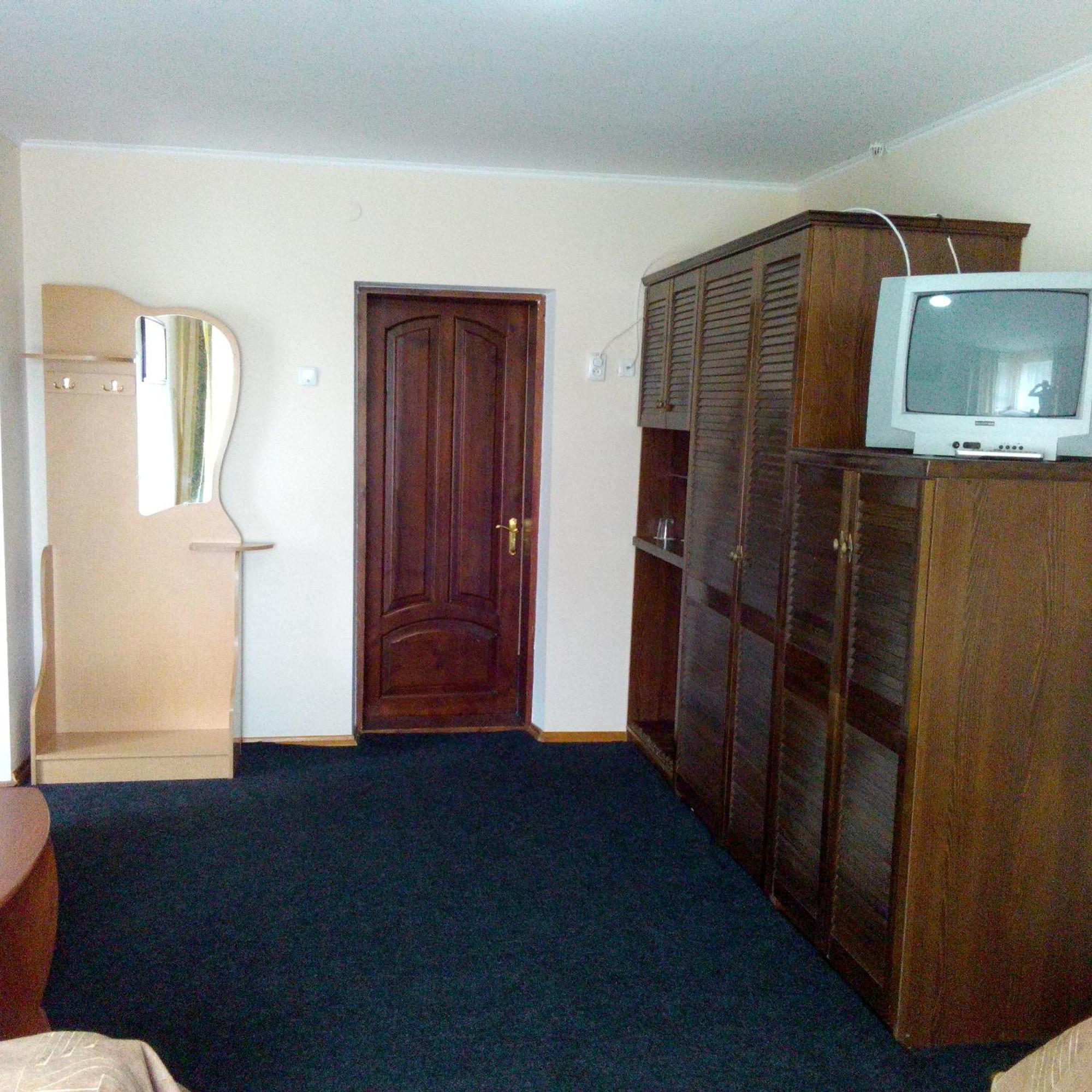 Malyvo Hotel Dilyatyn Δωμάτιο φωτογραφία