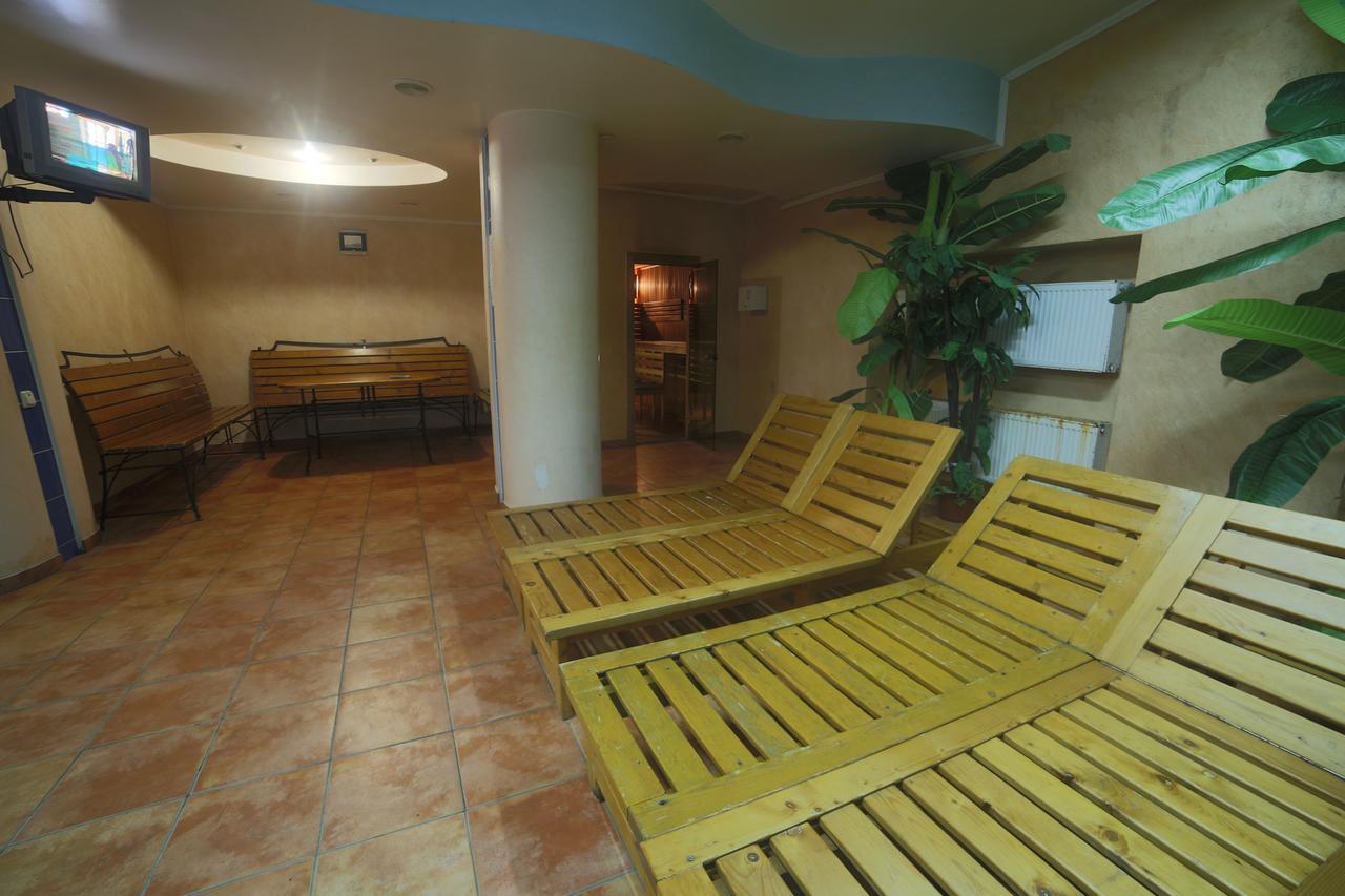 Malyvo Hotel Dilyatyn Εξωτερικό φωτογραφία
