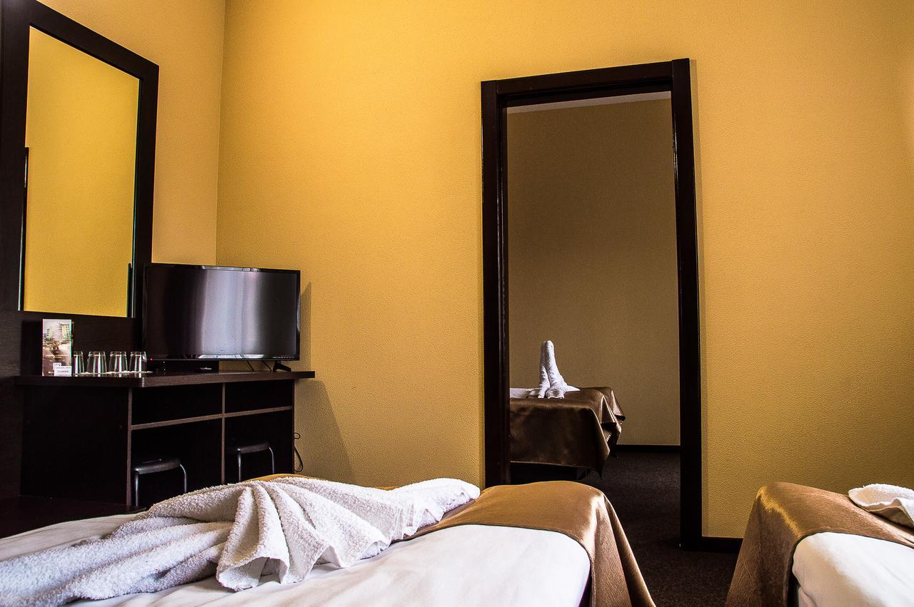 Malyvo Hotel Dilyatyn Εξωτερικό φωτογραφία