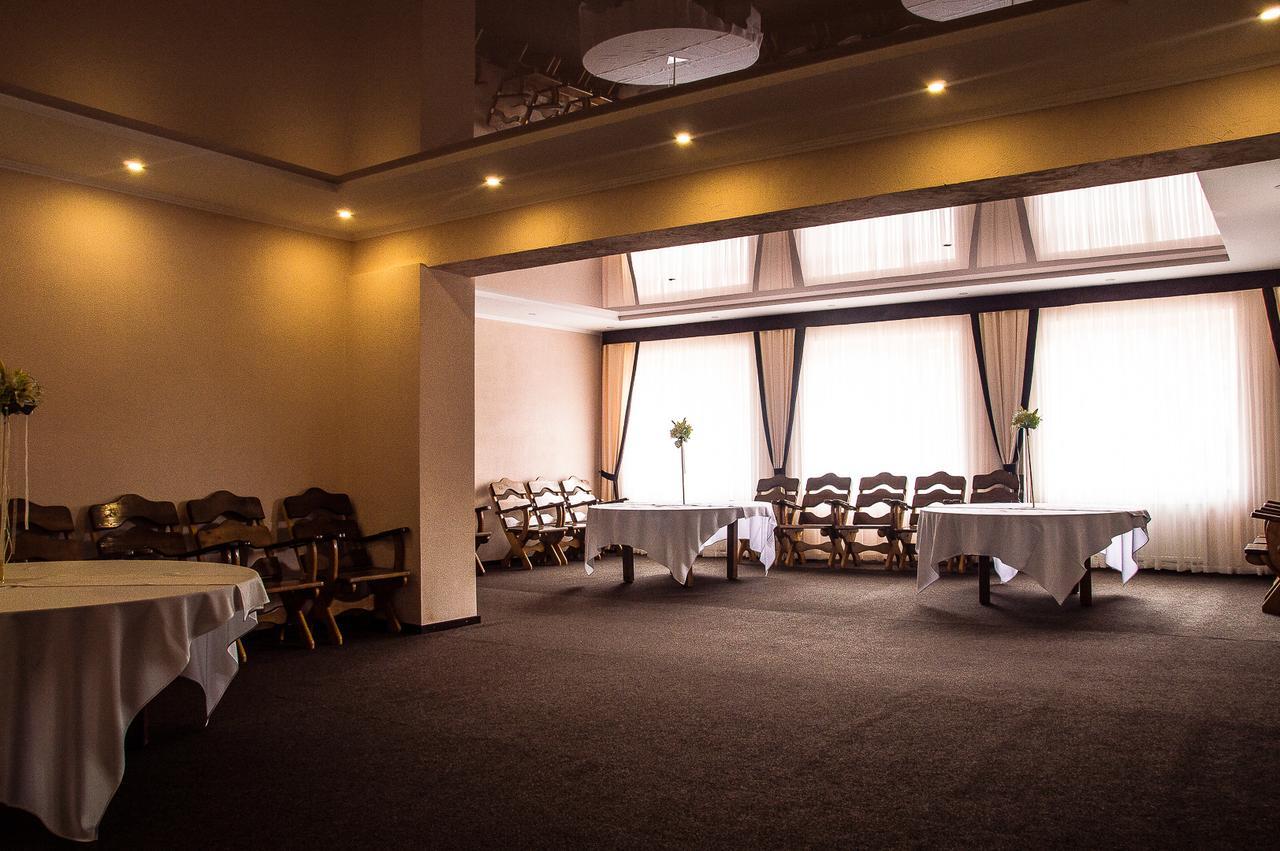 Malyvo Hotel Dilyatyn Εξωτερικό φωτογραφία