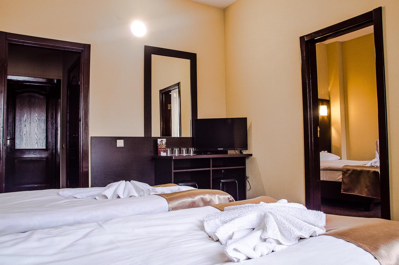 Malyvo Hotel Dilyatyn Εξωτερικό φωτογραφία