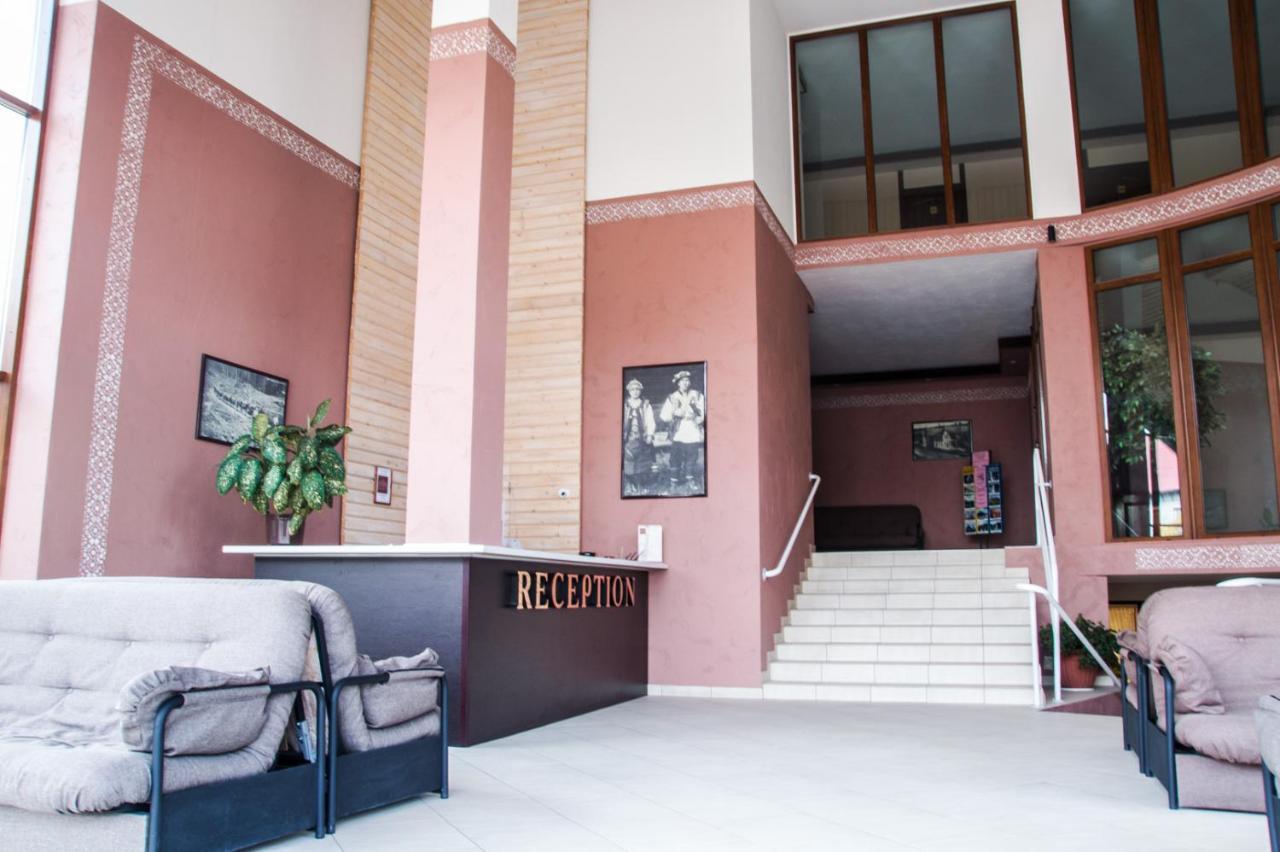 Malyvo Hotel Dilyatyn Εξωτερικό φωτογραφία